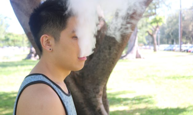 Students Unconcerned By New Health Alerts About Vaping