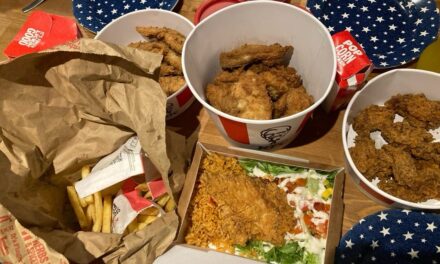 Yes, Japanese People Really Feast on KFC for Christmas